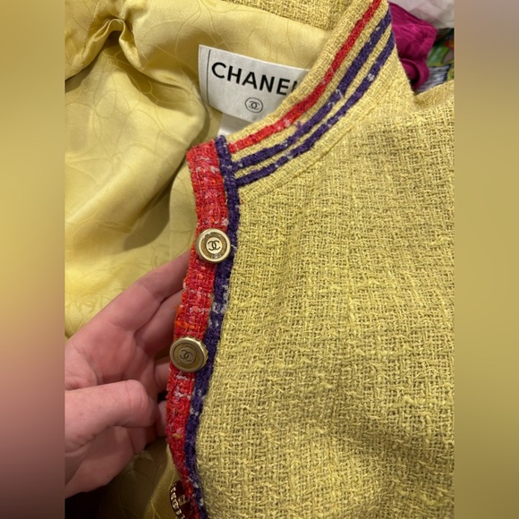 ****SOLD*** Chanel Spring 2006 Runway Yellow Tweed Jacket - Picture 6 of 12